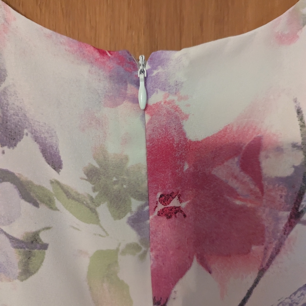 Pretty floral flowing sleeveless blouse by Rose and Olive size M - Picture 4 of 7